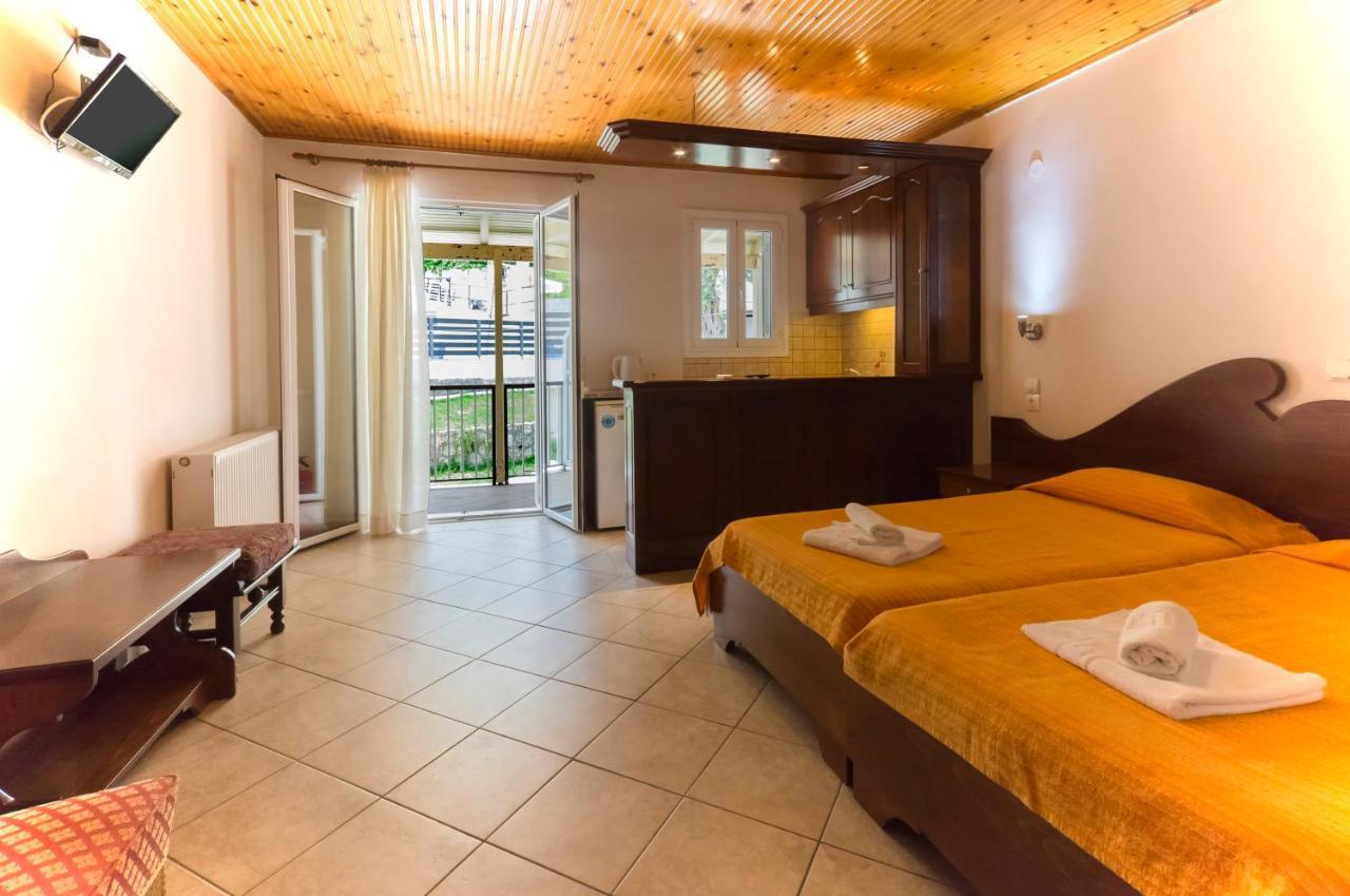 Fouxia Apartments And Studios Perama  Bagian luar foto