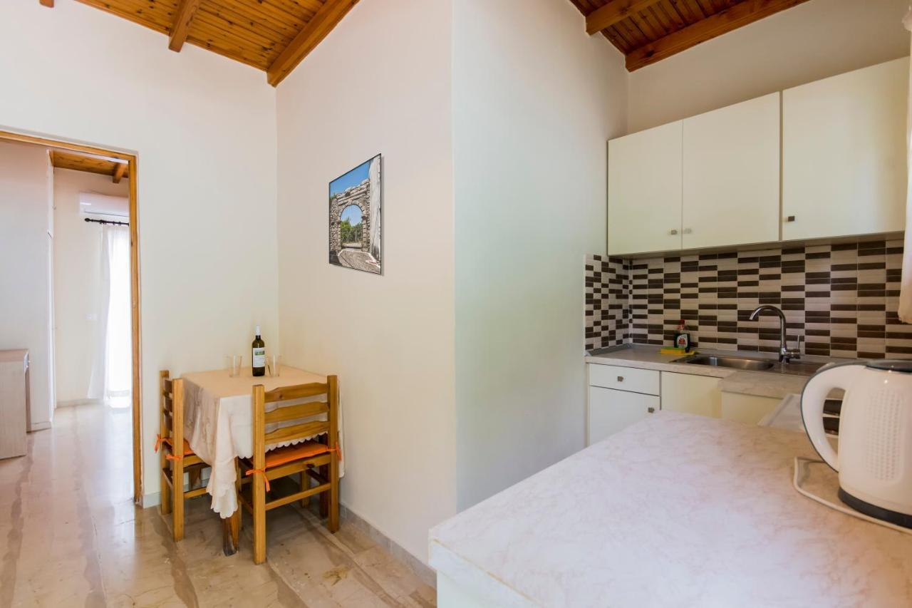 Fouxia Apartments And Studios Perama  Bagian luar foto
